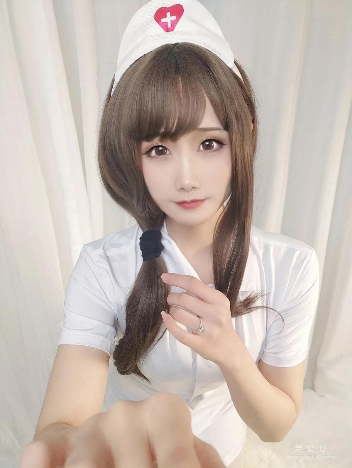 [Cosplay] 曉美媽 - (圣诞自拍)护士人妻