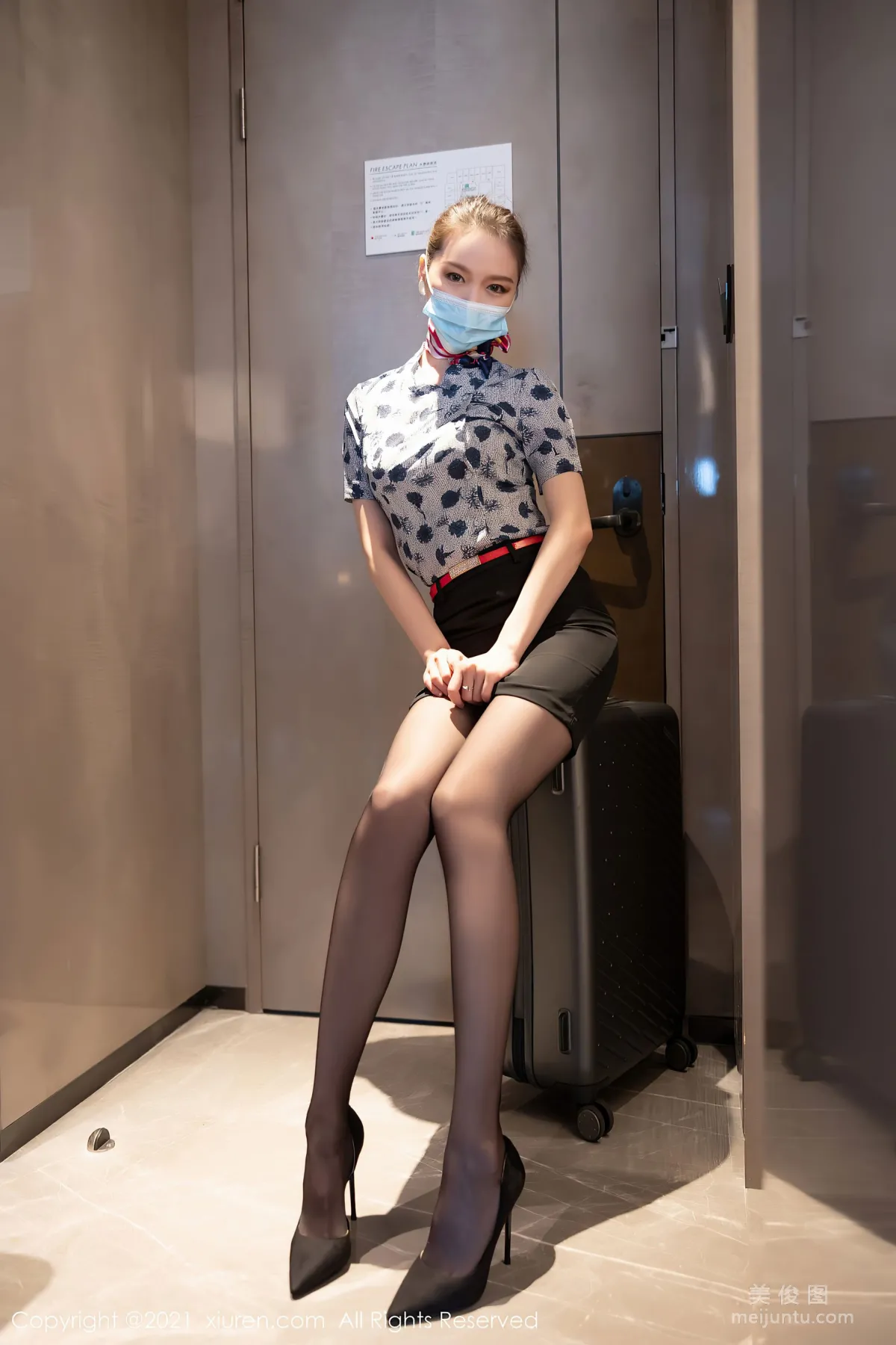[秀人XiuRen] No.3553 梦心月 - 经典空乘制服