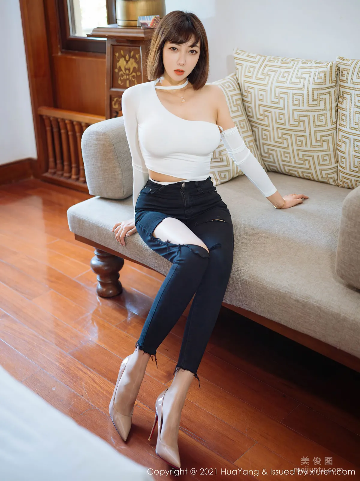 [花漾HuaYang] Vol.414 果儿Victoria - 破洞牛仔裤与朦胧丝袜