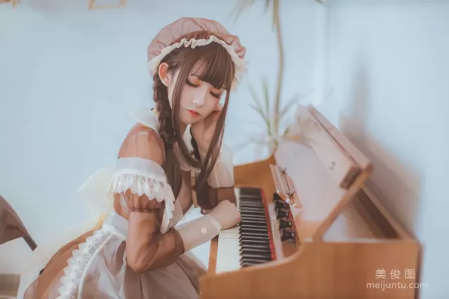 [网红COSER写真] 衣衣 - 透明女仆