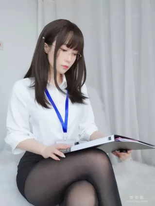 [Cosplay] Coser小姐姐白银 - 制服 写真套图
