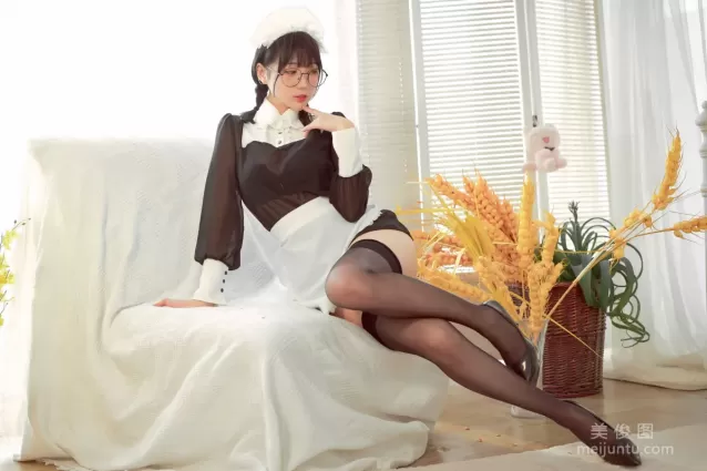 [网红COSER] 周叽是可爱兔兔 - 眼镜女仆