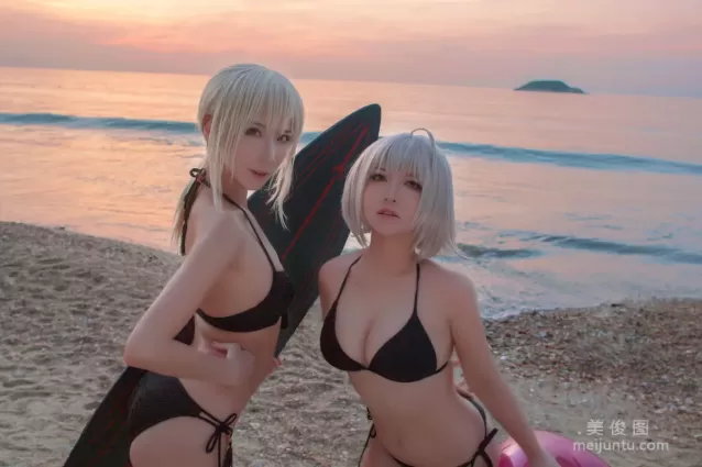 [网红COSER] 半半子&amp;索索sophia - 海边泳装