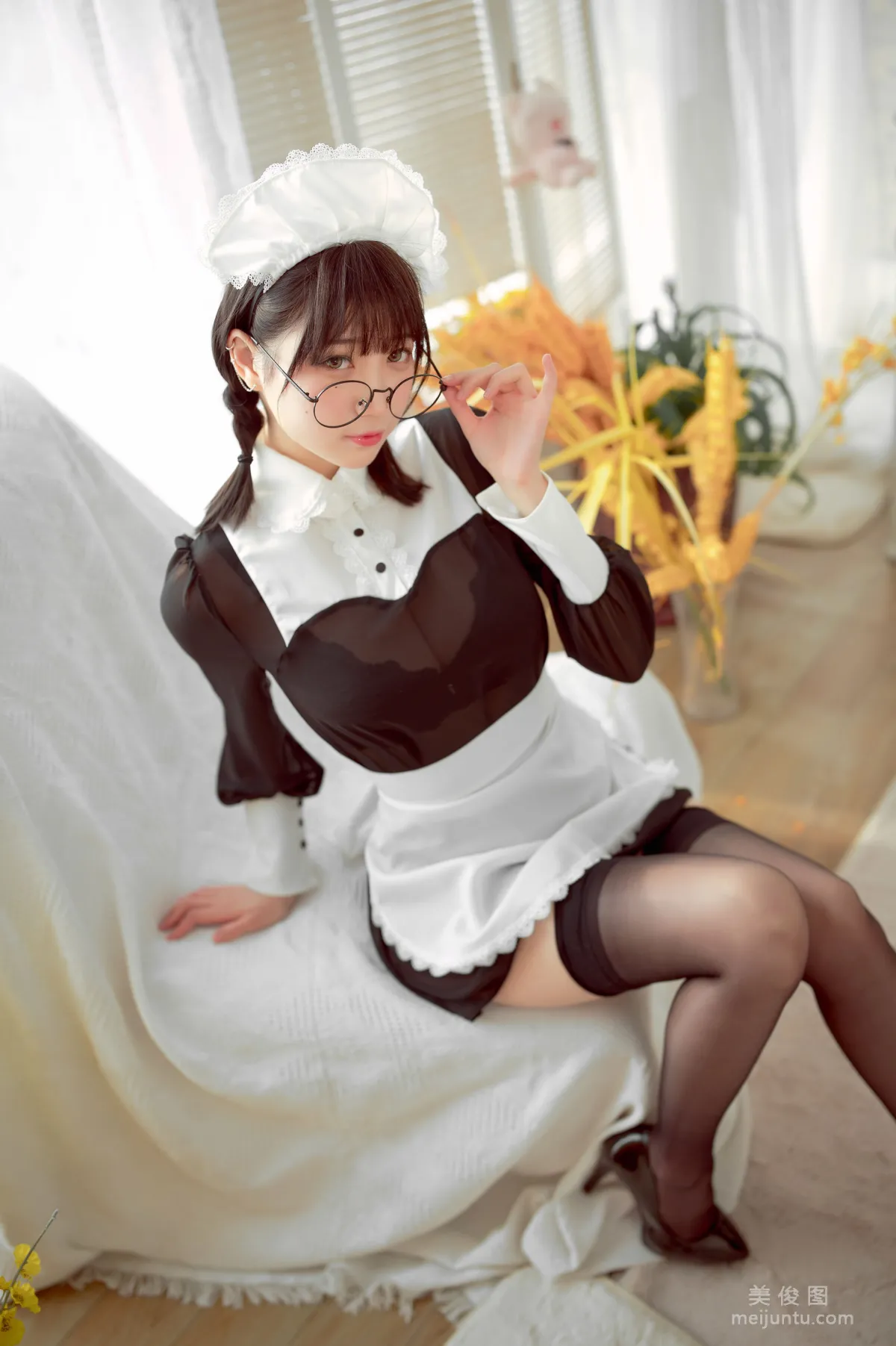 [网红COSER] 周叽是可爱兔兔 - 眼镜女仆