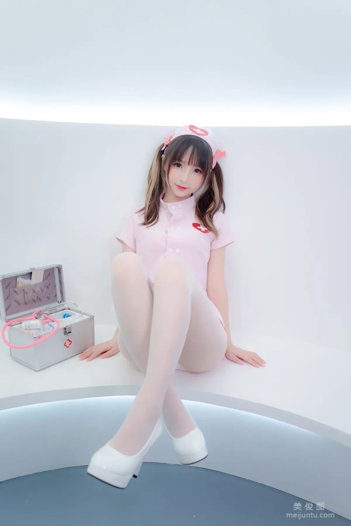 [网红COSER] 萝莉神楽板真冬 之 心身バランス 写真套图