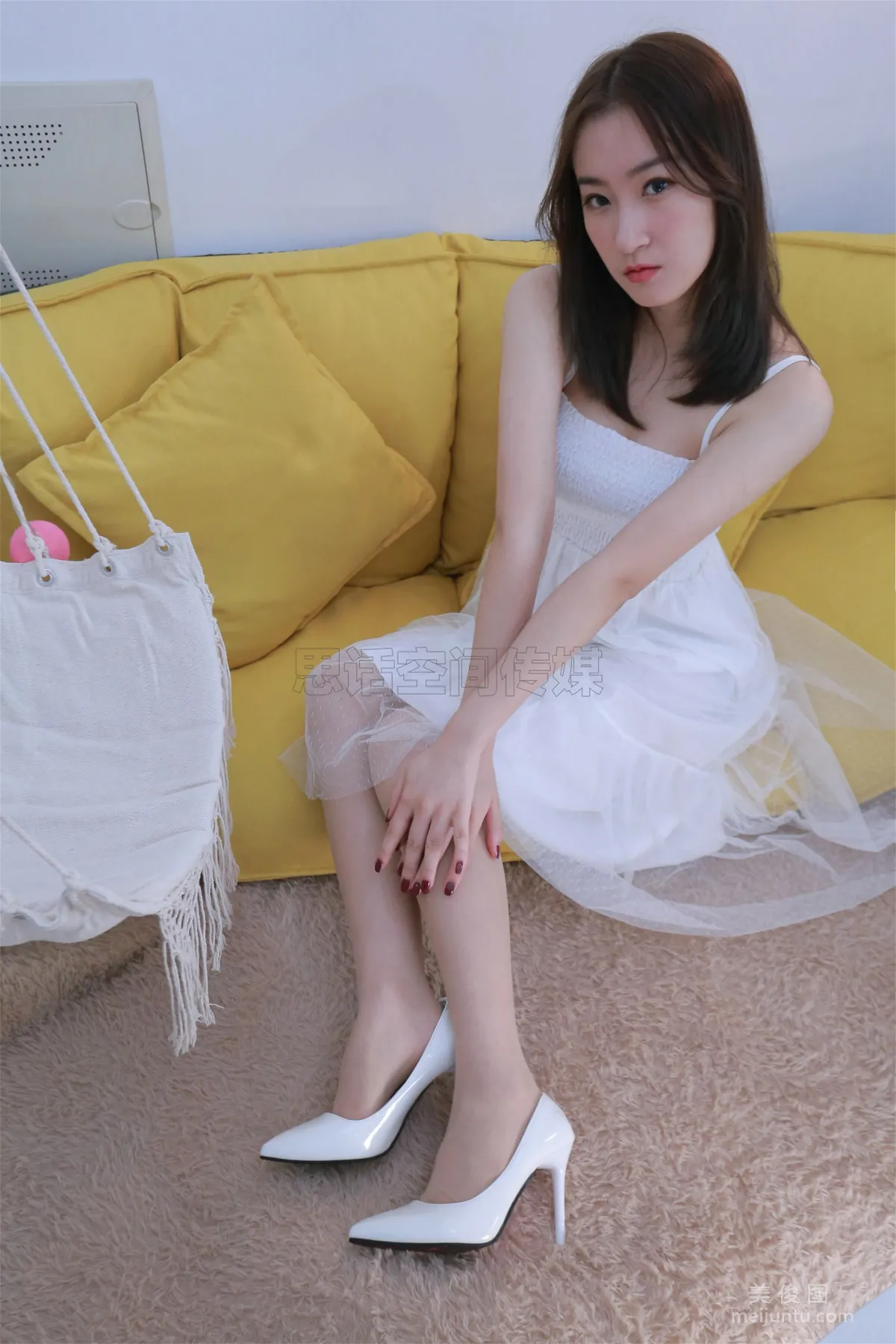 [思话SiHua] SH153 Reya - 小白裙下的美腿
