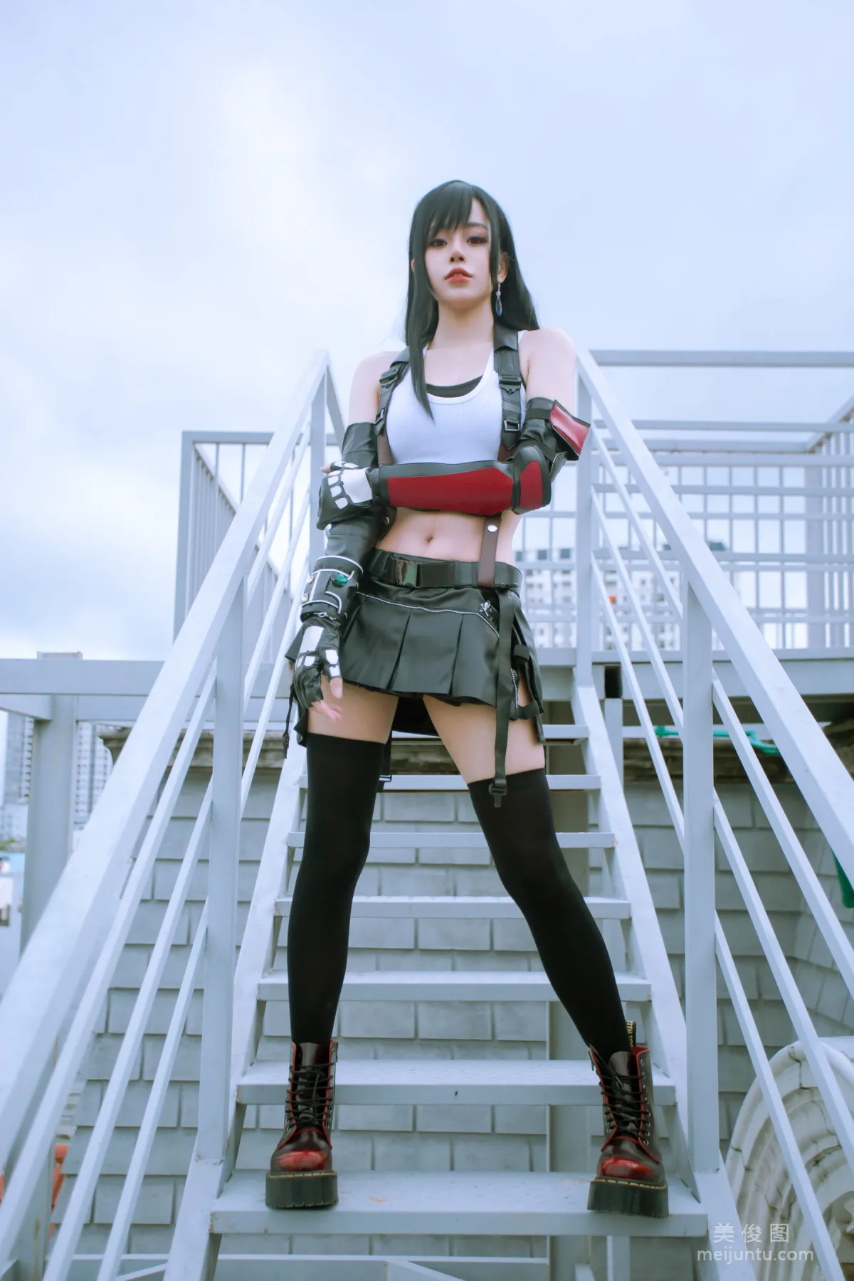 [网红COSER] 日本性感萝莉Byoru - Tifa 写真套图