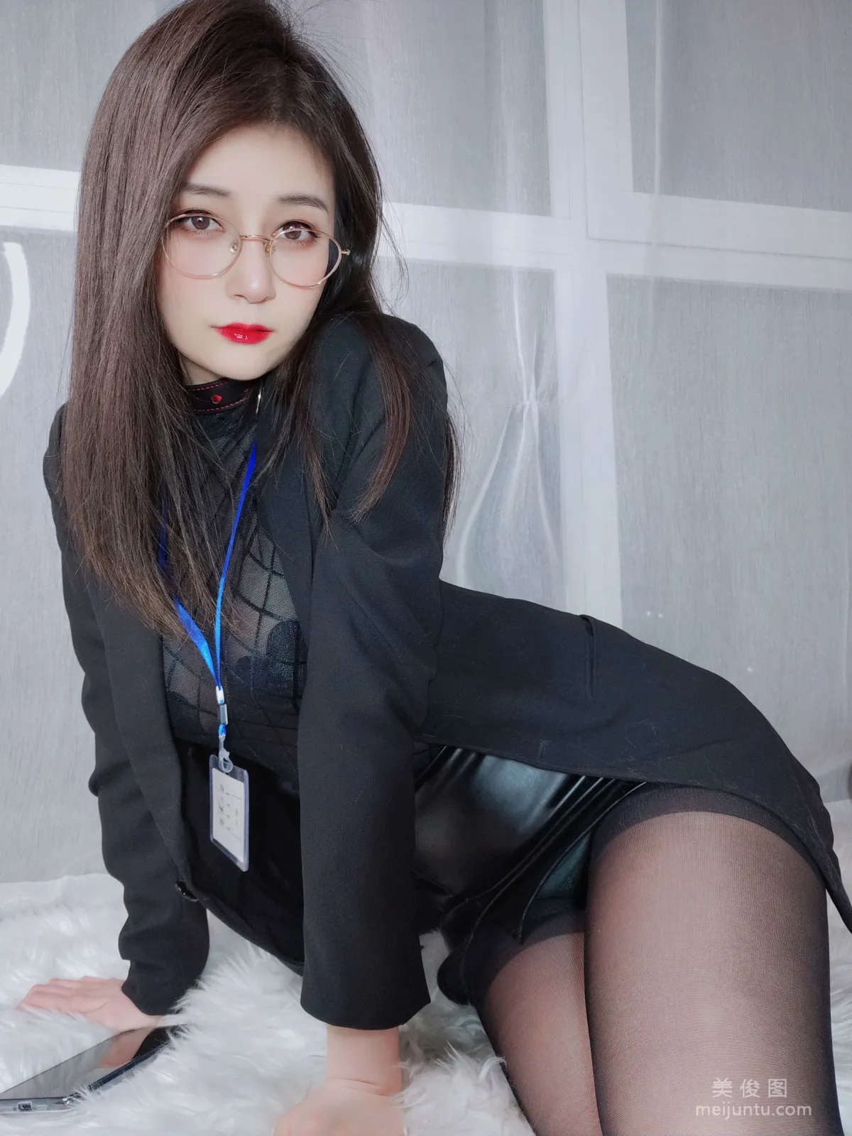 [网红写真] Coser小姐姐白银 - 黑丝情趣 套图
