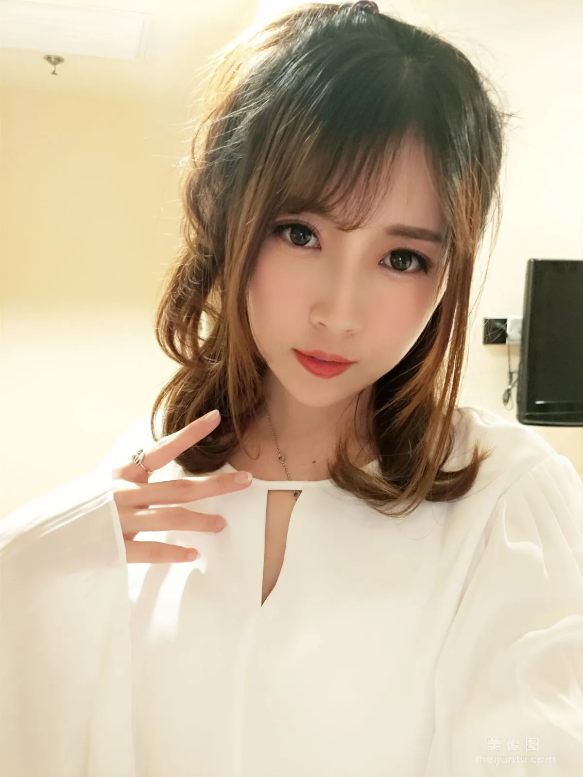 斗鱼主播小女巫露娜 - OL风肤色连裤袜
