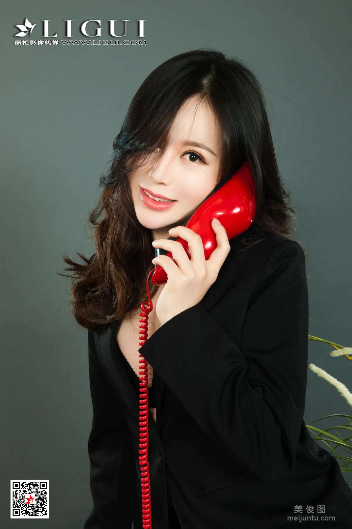 [丽柜Ligui] 网络丽人 Model 微微《梦欲女同事》