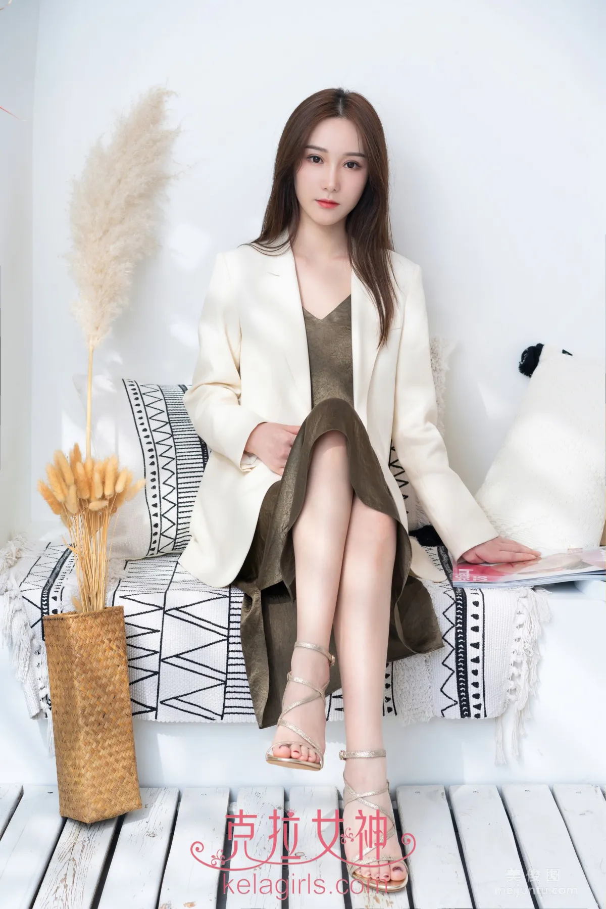 [克拉女神Kelagirls] 小芙 - 小脚与西服