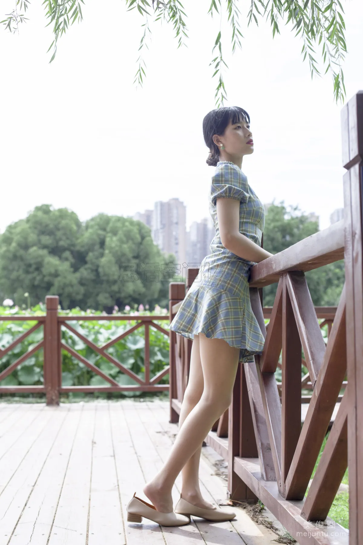 [思话SiHua] SH173 诗诗 - 旗袍肉丝女孩逛公园