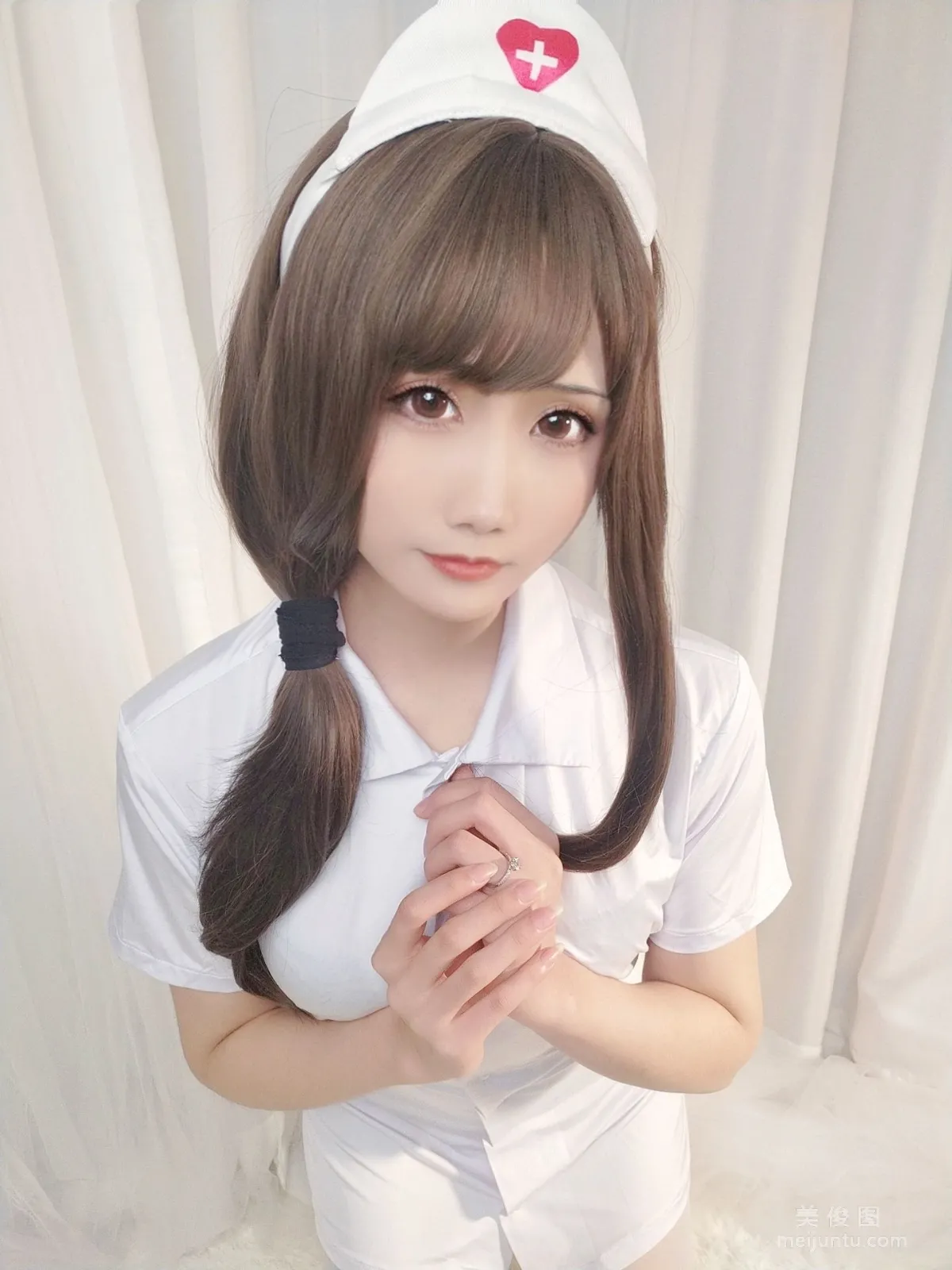 [Cosplay] 曉美媽 - (圣诞自拍)护士人妻