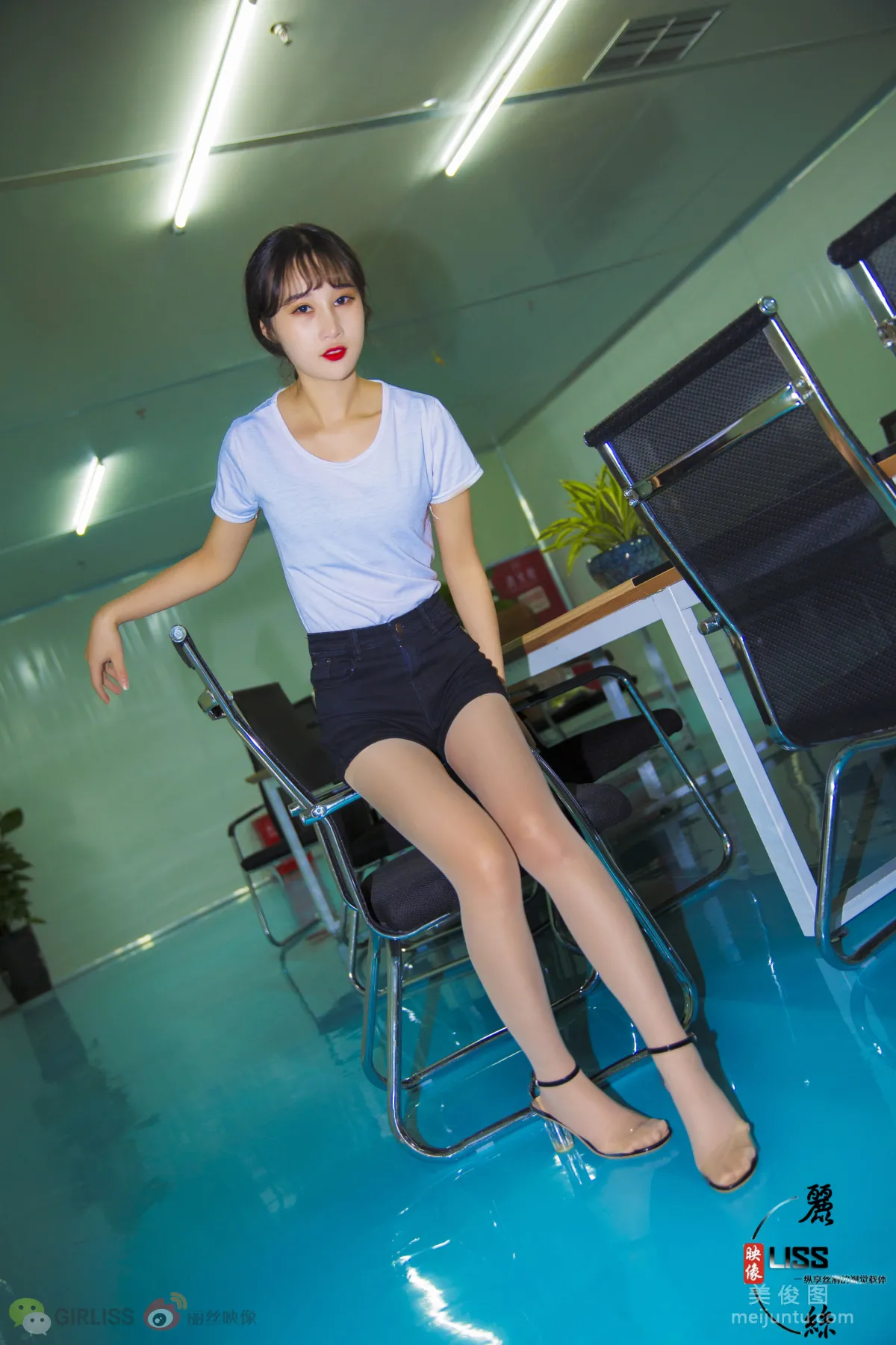 [丽丝映像GIRLISS] 实习女秘 写真套图