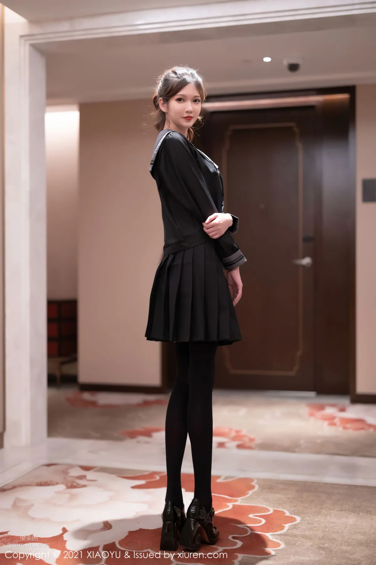 高挑模特程程程 典雅学院风制服
