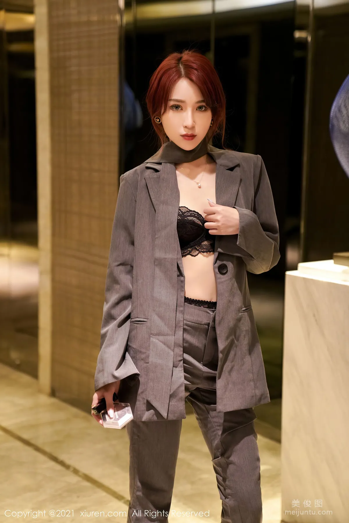 [秀人XIUREN] No.3368 周慕汐baby - 经典职场职业OL制服