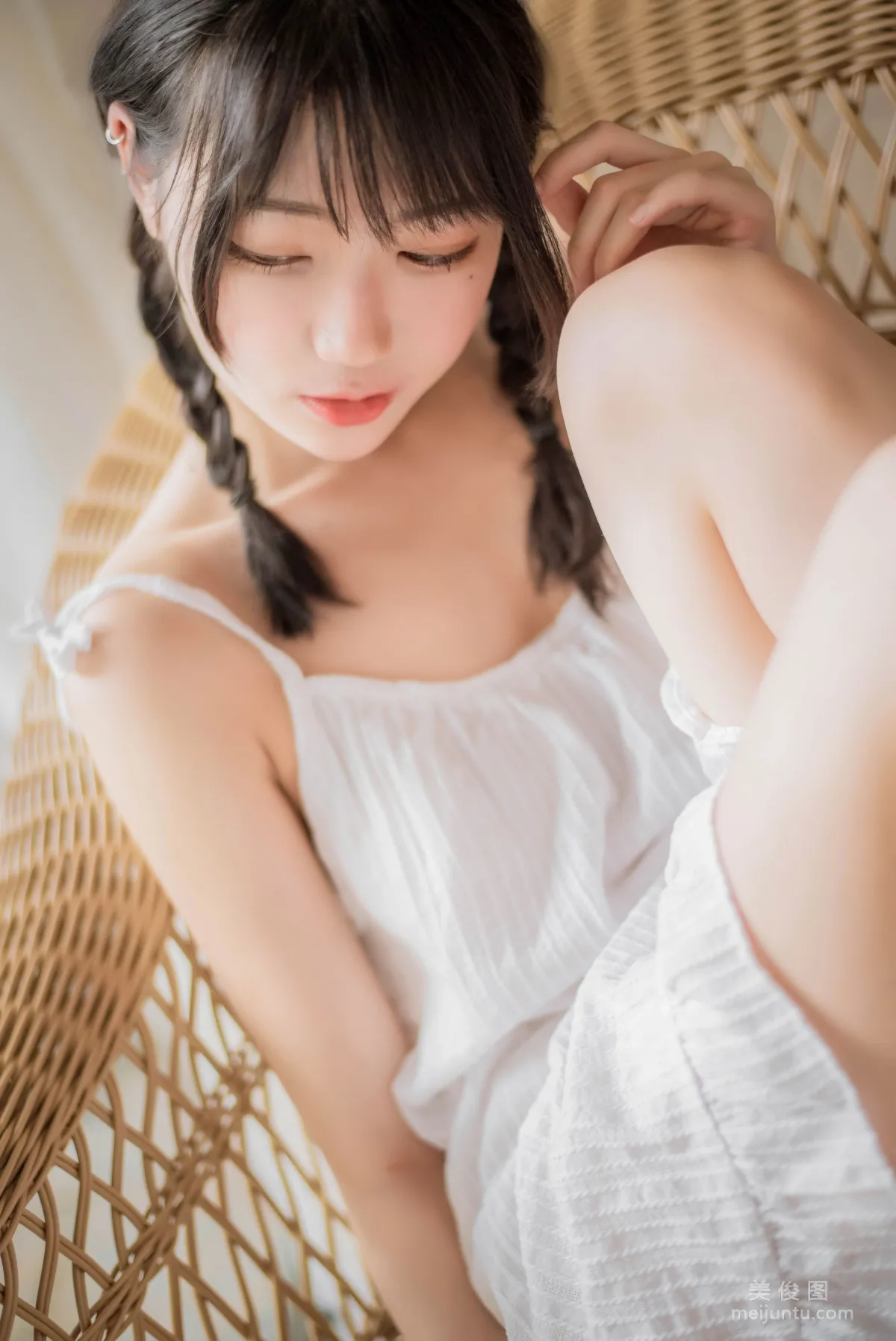 [网红COSER写真] 周叽是可爱兔兔 - 盛夏 套图