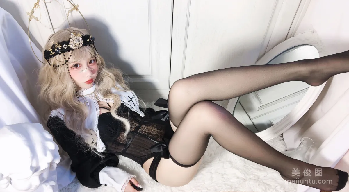 [网红COSER写真] 动漫博主果咩酱w - 叛逆修女 套图