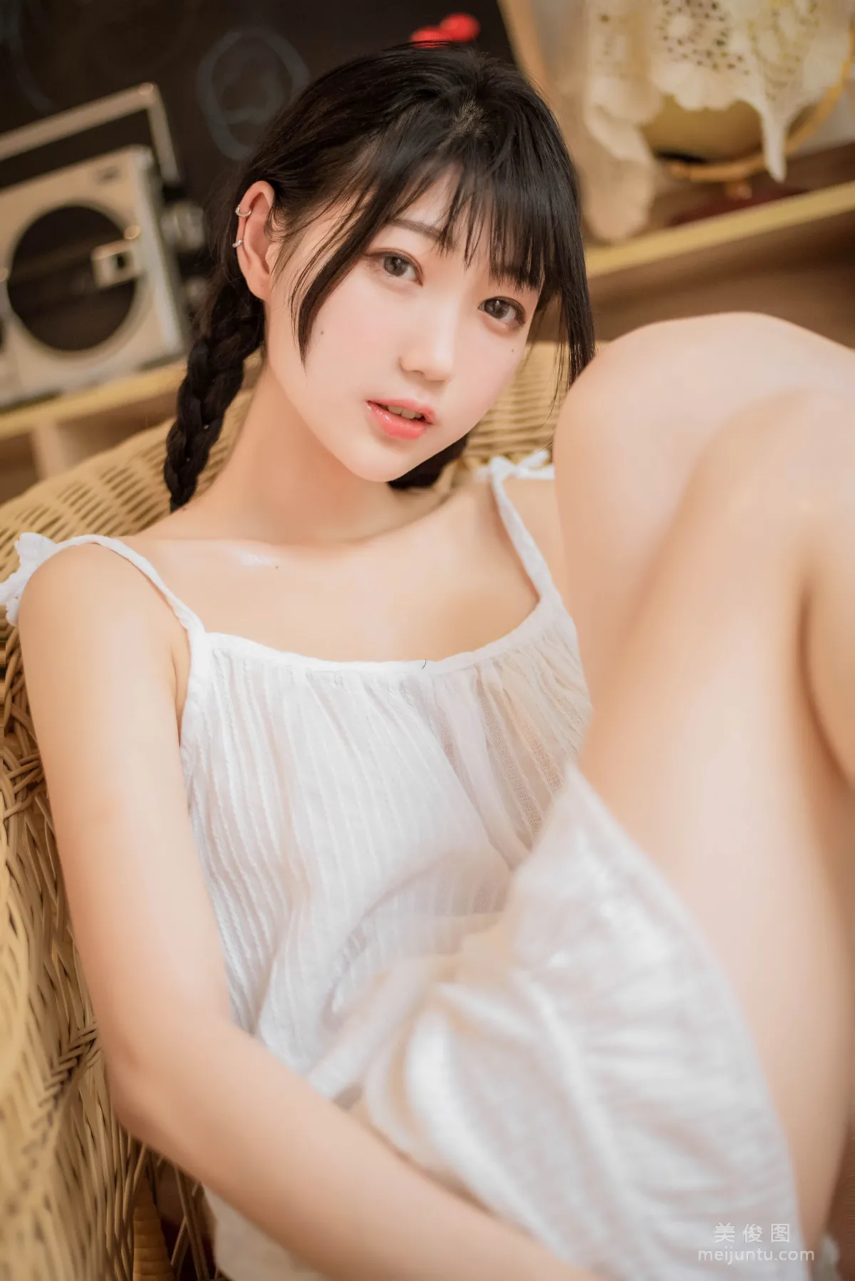 [网红COSER写真] 周叽是可爱兔兔 - 盛夏 套图