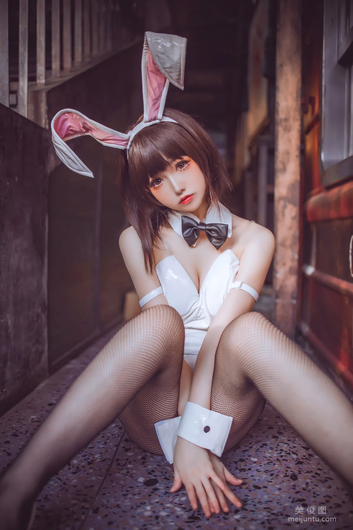 [网红COSER写真] 衣衣 - 加藤惠兔女郎