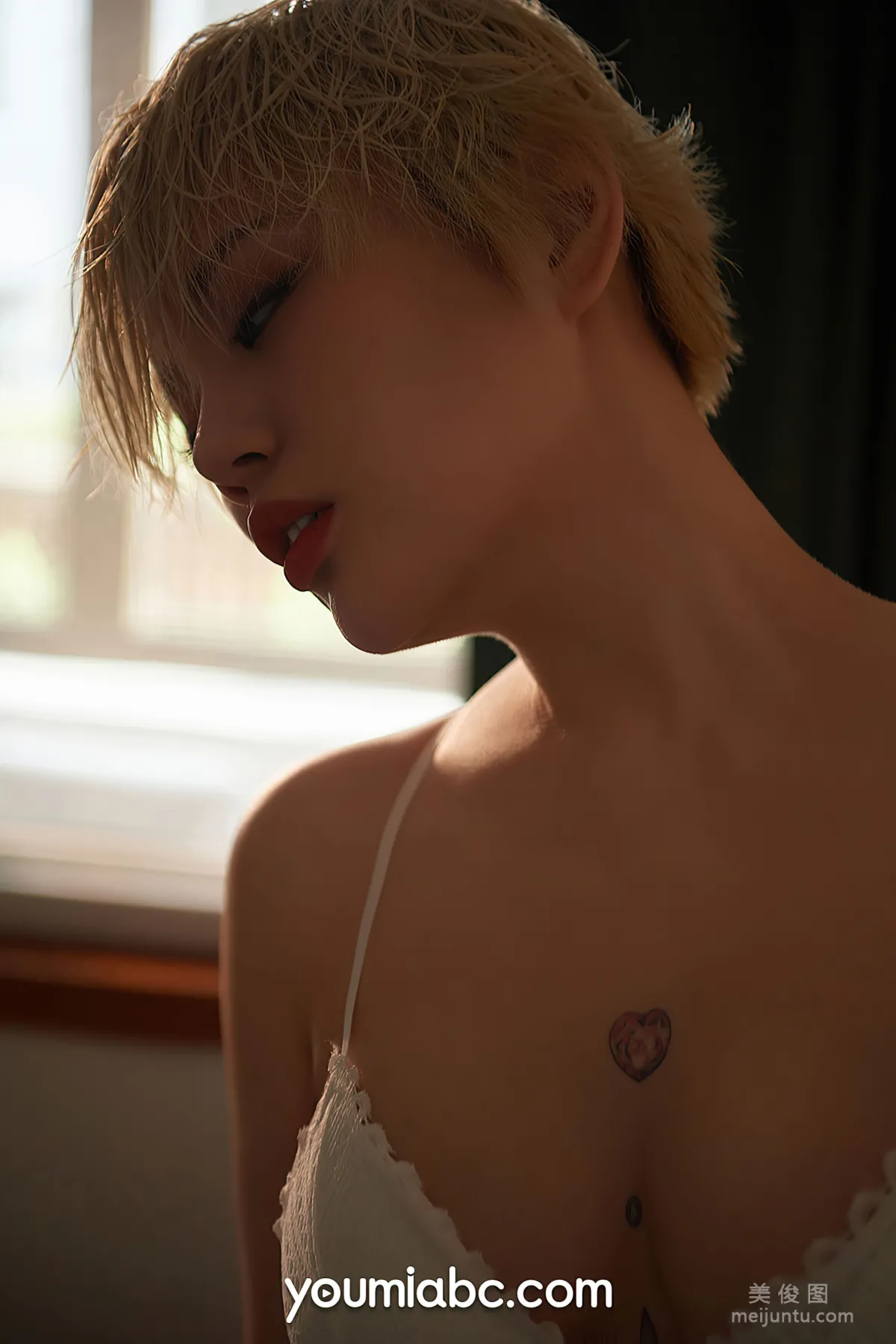 [尤蜜YouMi] Heidi - 撩拨の温柔 套图