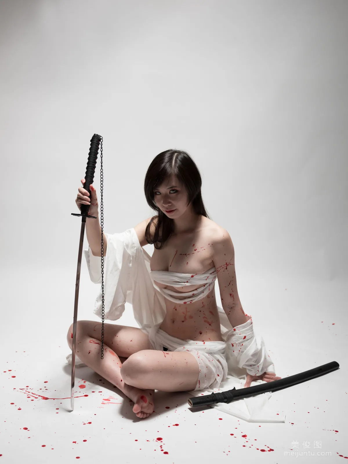动漫博主爱老师_PhD - 束缚 写真套图