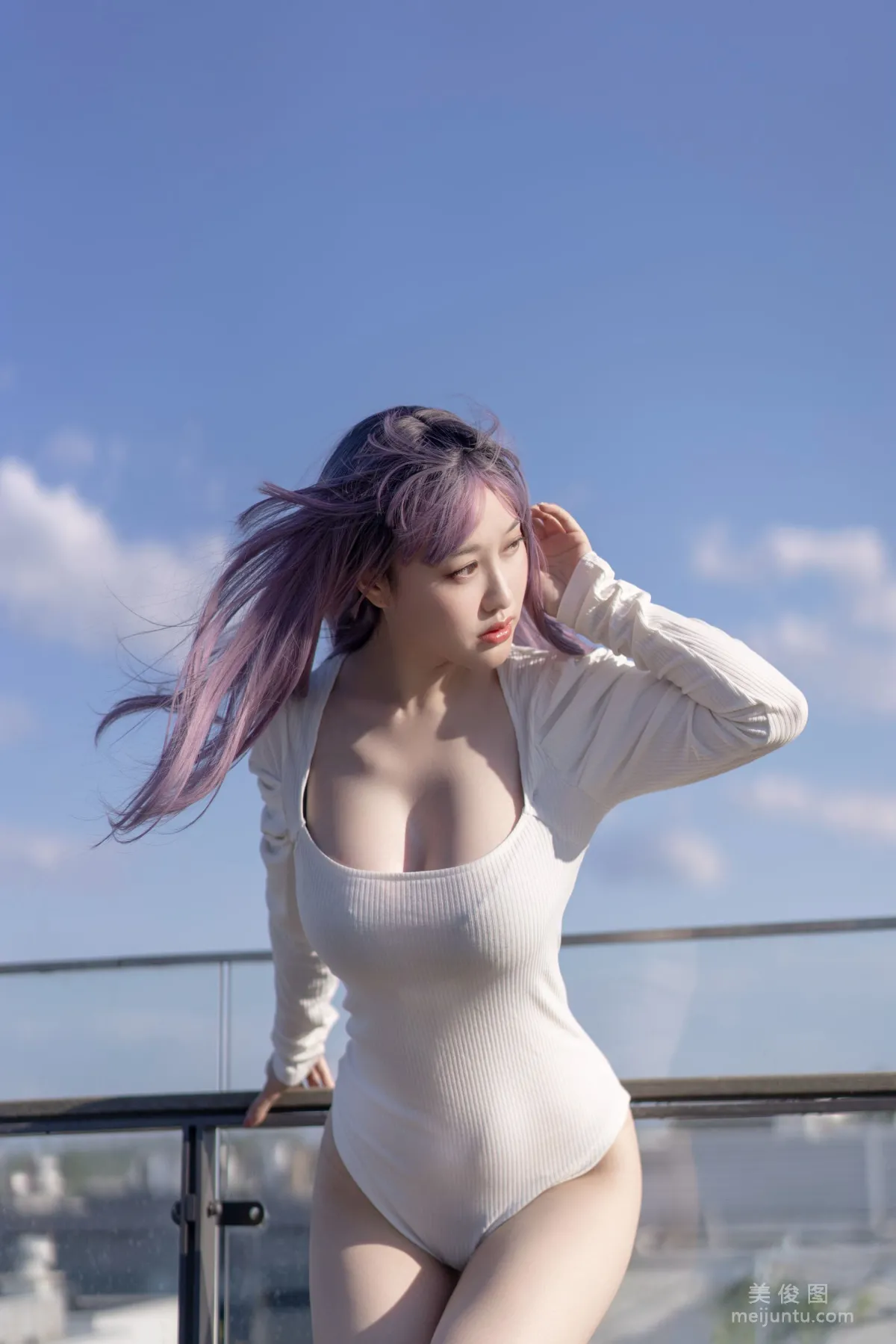 [网红COSER写真] 动漫博主脱尾巴Mizuki - 天台 套图