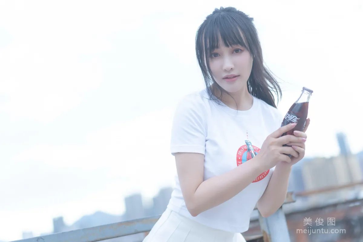 [网红COSER写真] 动漫博主脱尾巴Mizuki - 可乐JK 套图