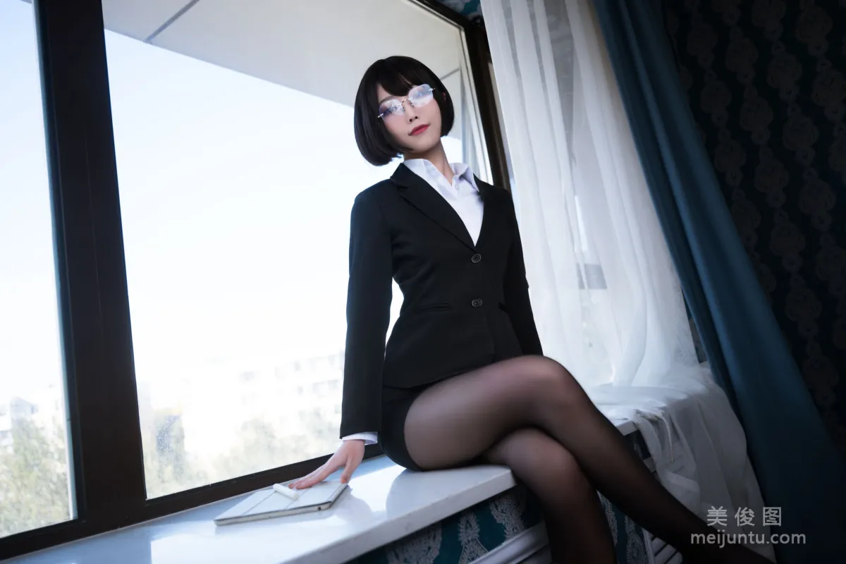 Cosplay汪知子 - 黑丝OL 套图