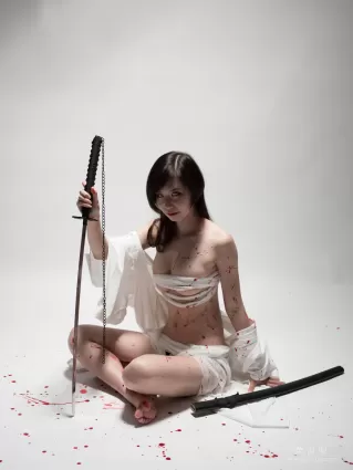 动漫博主爱老师_PhD - 束缚 写真套图