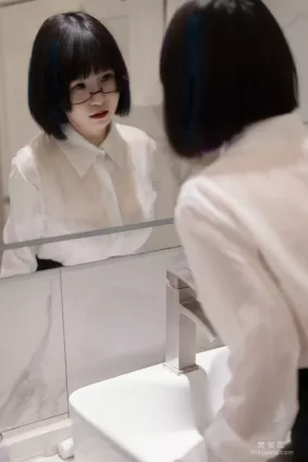 [网红COSER写真] 美少女晕崽 - 迷情小秘 套图