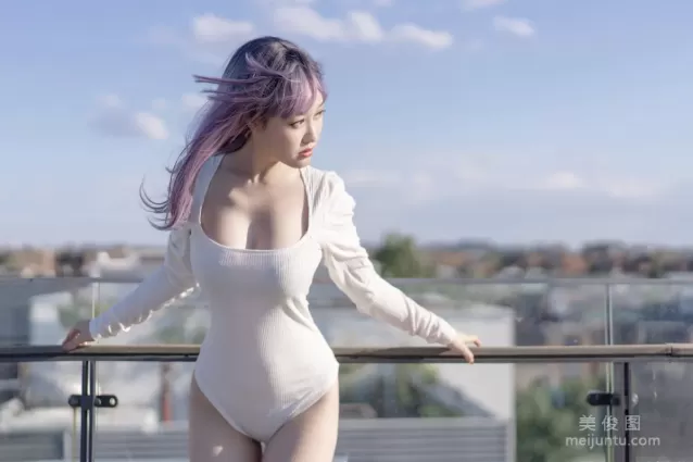 [网红COSER写真] 动漫博主脱尾巴Mizuki - 天台 套图