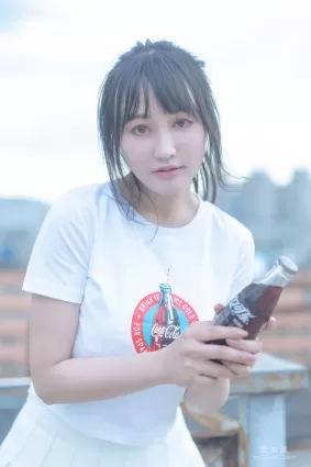 [网红COSER写真] 动漫博主脱尾巴Mizuki - 可乐JK 套图