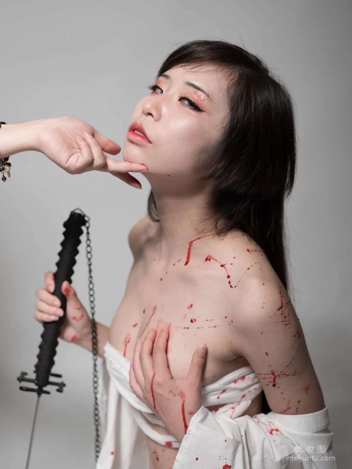 动漫博主爱老师_PhD - 束缚 写真套图