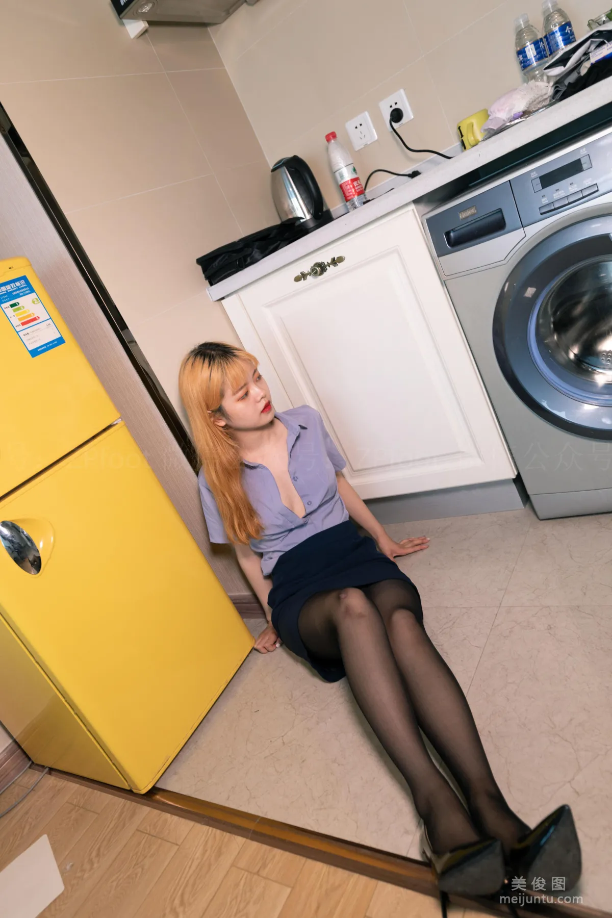 [山茶摄影LSS] NO.302 黑丝美腿少妇 写真套图