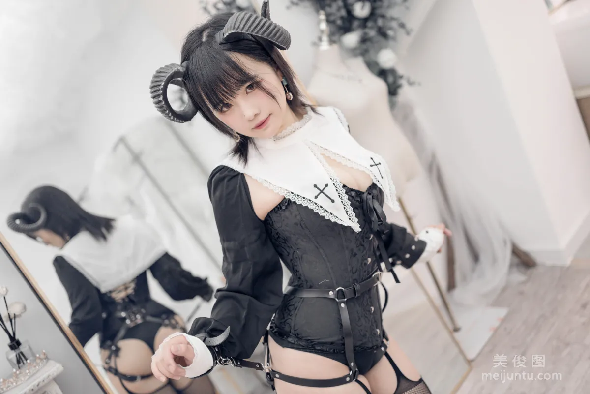 [COS福利] 阿半今天很开心 - 束缚恶魔 写真套图