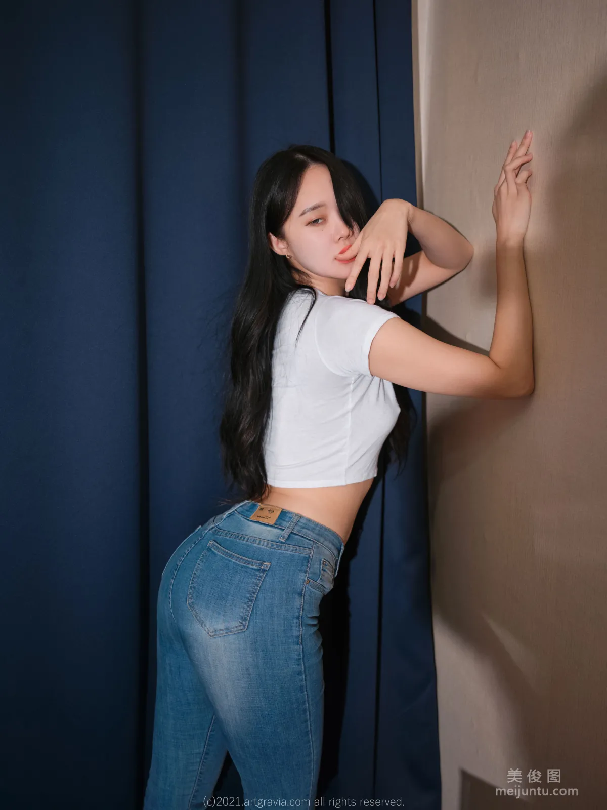 [ARTGRAVIA] VOL.244 Inah - 紧身牛仔裤的诱惑