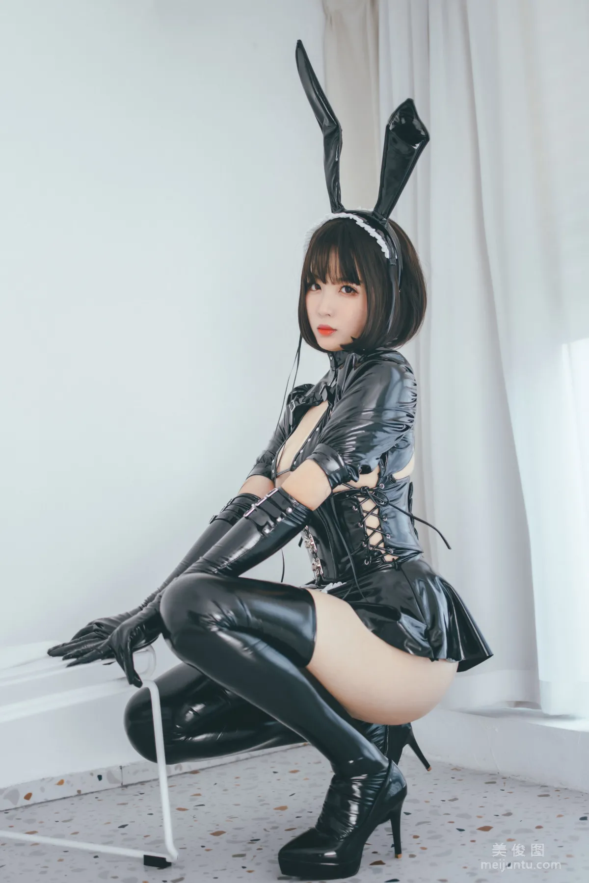 [COS福利] 轩萧学姐 - 兔女郎女仆 写真套图