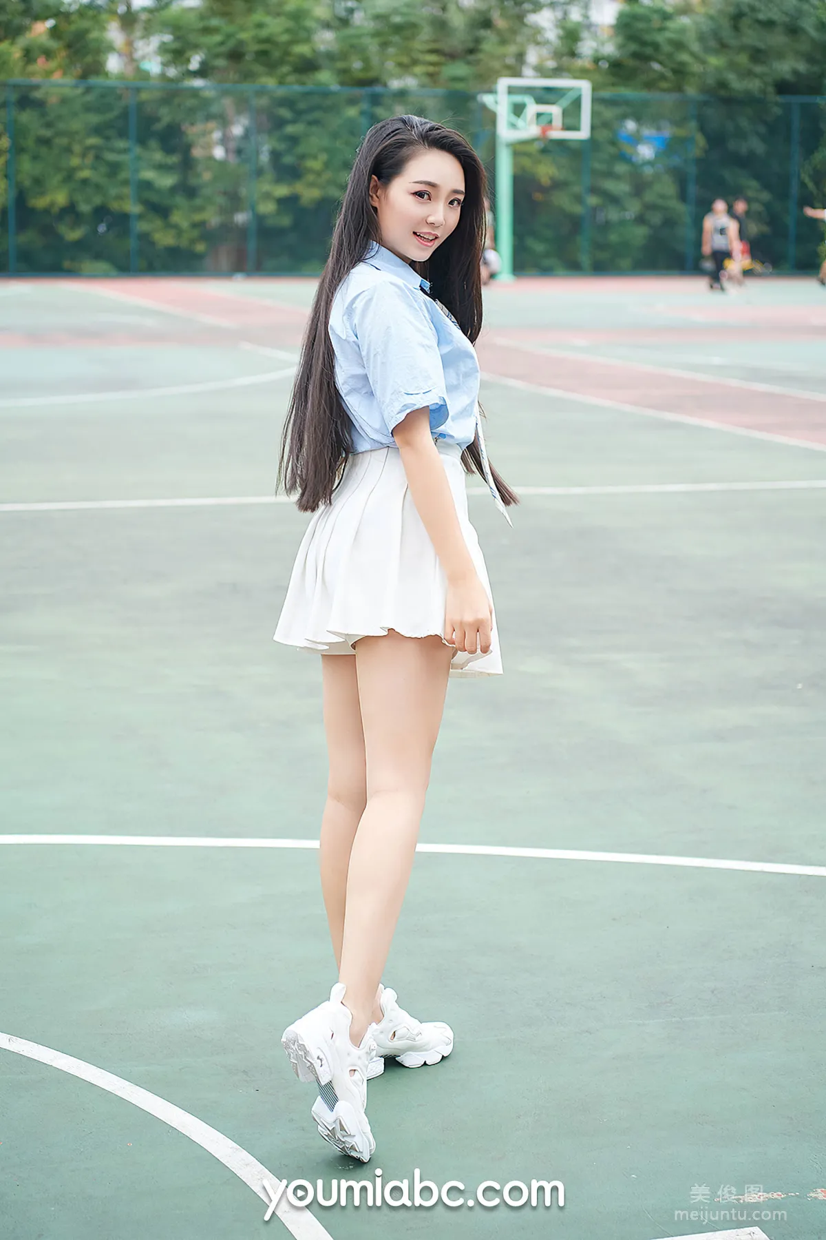 [尤蜜YouMi] 许文婷 - 初恋般的甜 写真套图