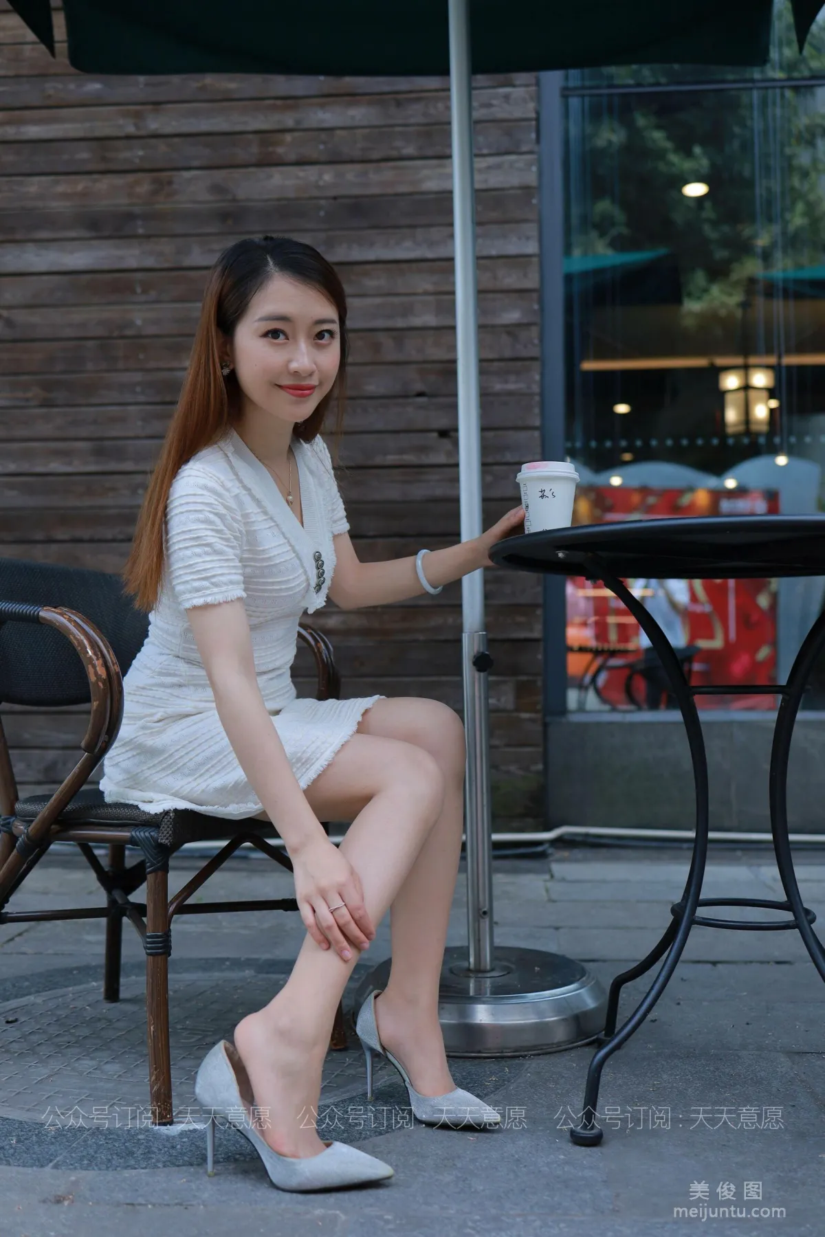[IESS] 丝享家814： 小婕《肉丝白裙俏佳人》