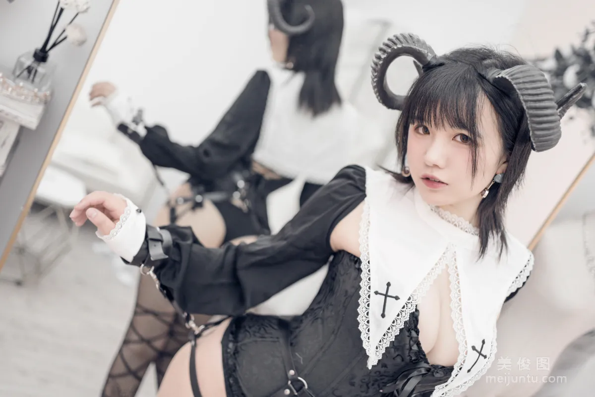 [COS福利] 阿半今天很开心 - 束缚恶魔 写真套图