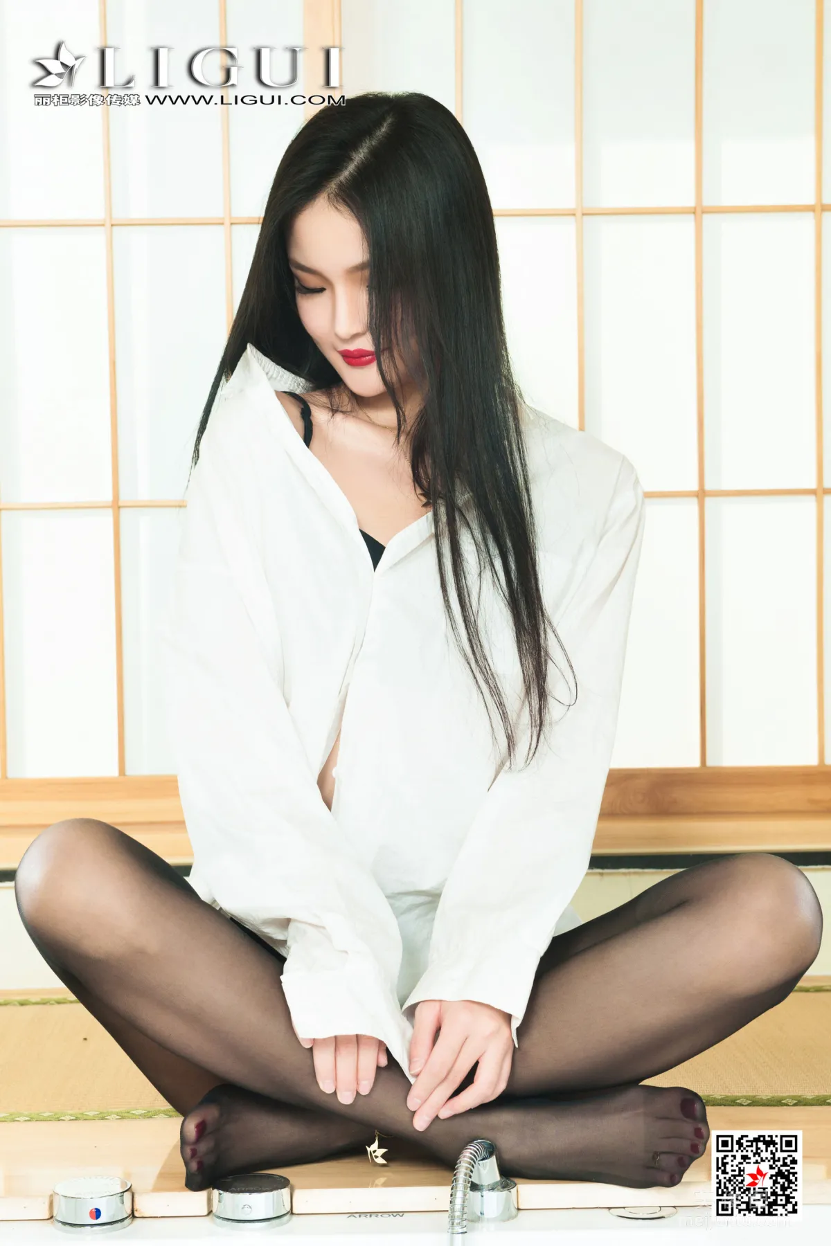 [丽柜Ligui] 网络丽人 Model 苏黎 《浴丝幽莲》