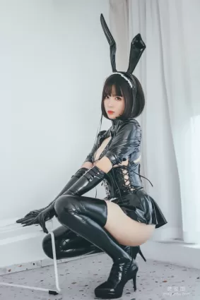 [COS福利] 轩萧学姐 - 兔女郎女仆 写真套图