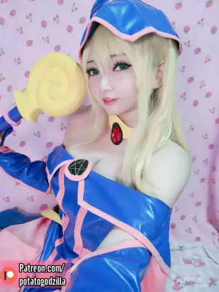 Coser小姐姐Potato Godzilla - Dark Magician Girl