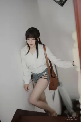[COS福利] 小容仔咕咕咕 - 创口贴OL 写真套图