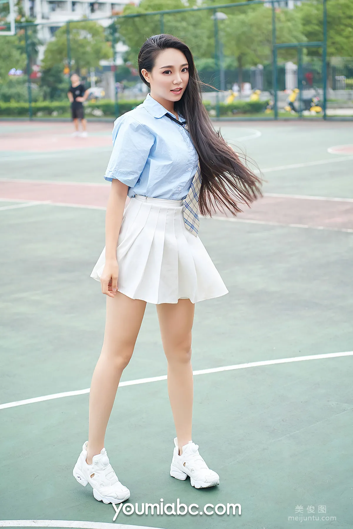 [尤蜜YouMi] 许文婷 - 初恋般的甜 写真套图
