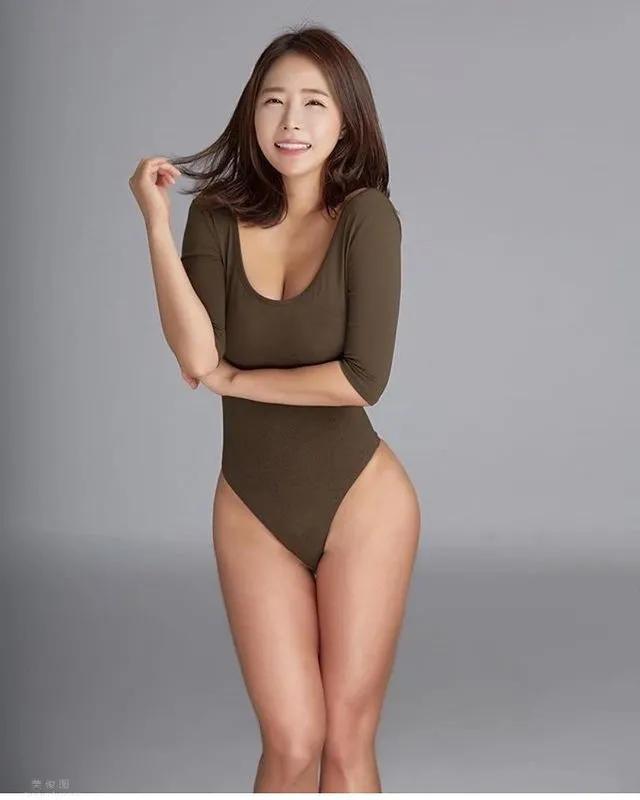 韩国瑜伽老师《李素熙》伏地挺身!老师在教你有没有在看?