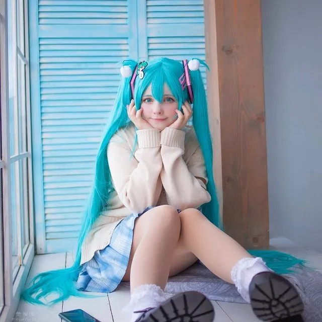 日本餐厅出现初音真人！俄罗斯正妹《Saya Scarlet》飘洋过海追梦！
