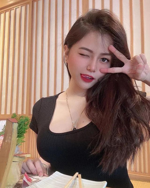 胸怀大「痣」!神秘越南妹《Hoàng Anh》敞开心胸跟你相见欢?!
