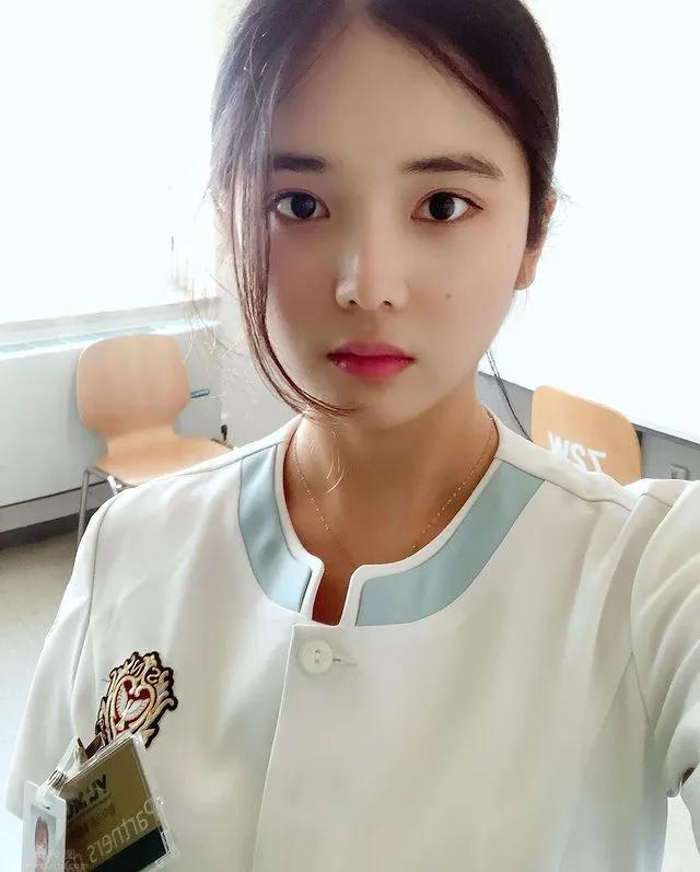 想被治疗！南韩清纯小护士《YuJu》褪下工作服秀出好身材！